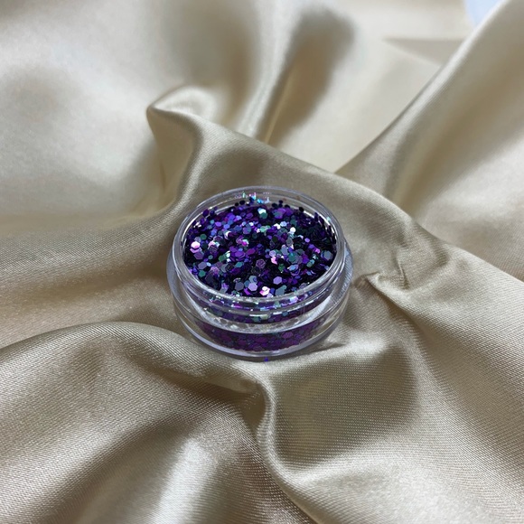 Cosmetic glitter - Picture 1 of 2